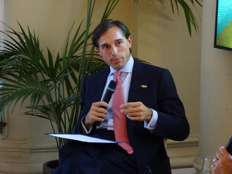 Moderatore Francesco Battigelli