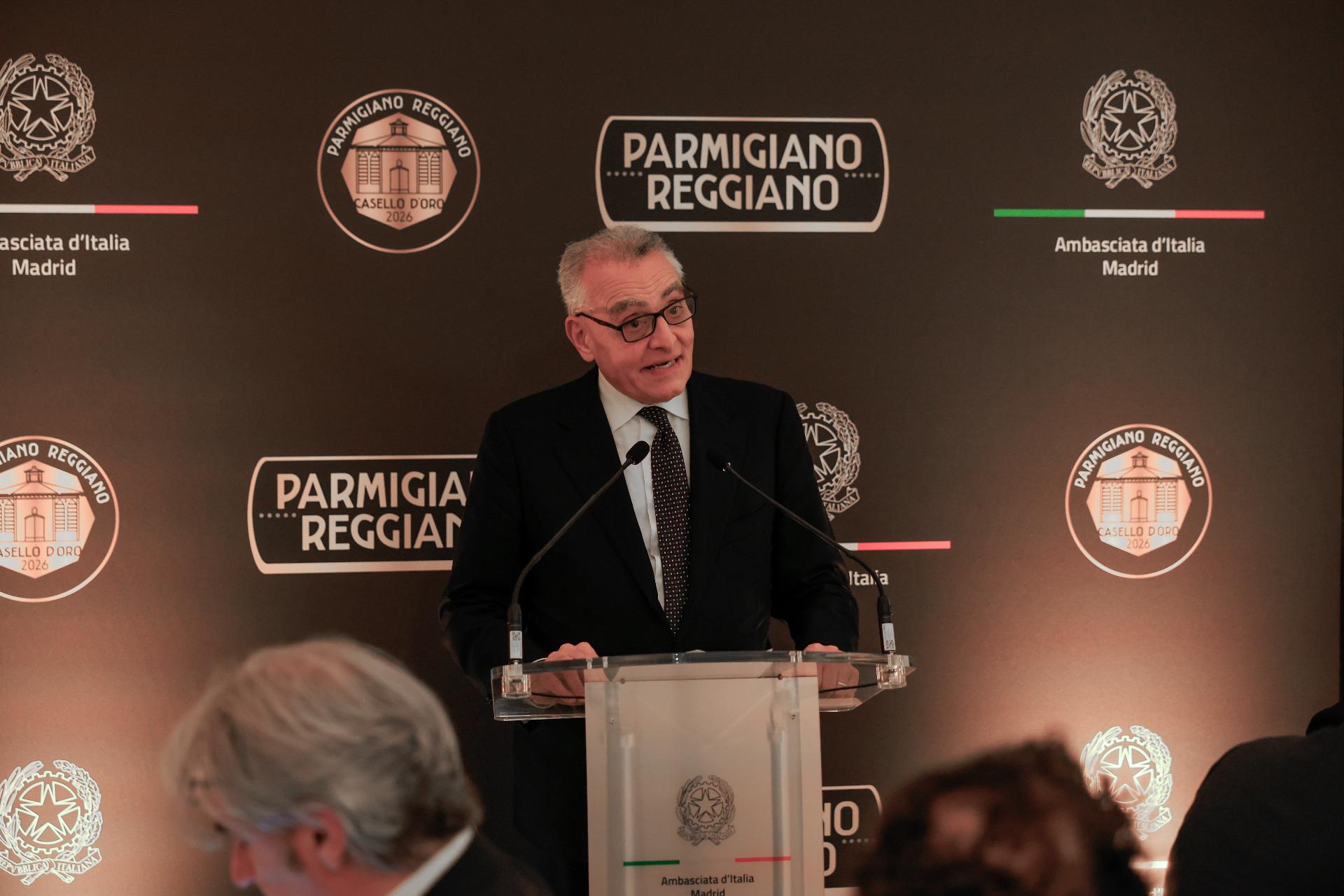 Parmigiano_Reggiano_1